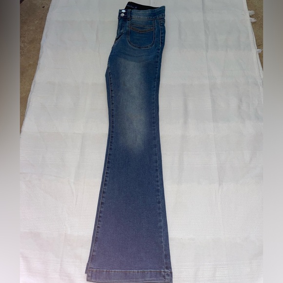 Only worn once flared jean - Picture 3 of 8